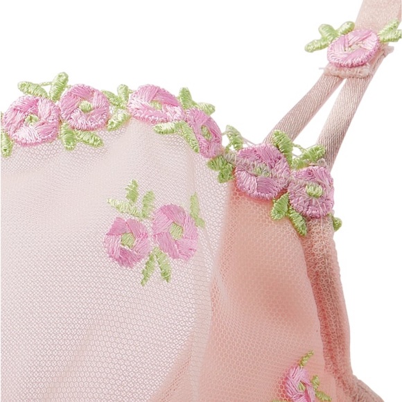 CLEARANCE Victoria’s Secret Dream Angels Floral Embroidery Demi & Thong set - Picture 4 of 4